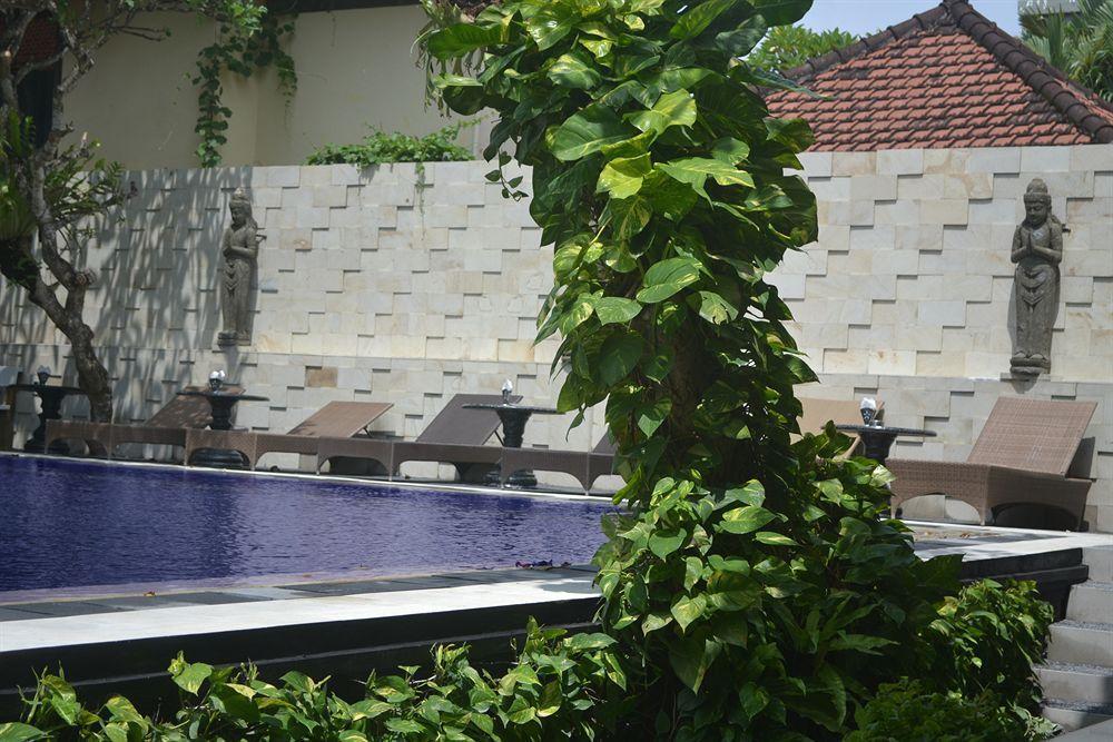 होटल The Taman Ayu 4*