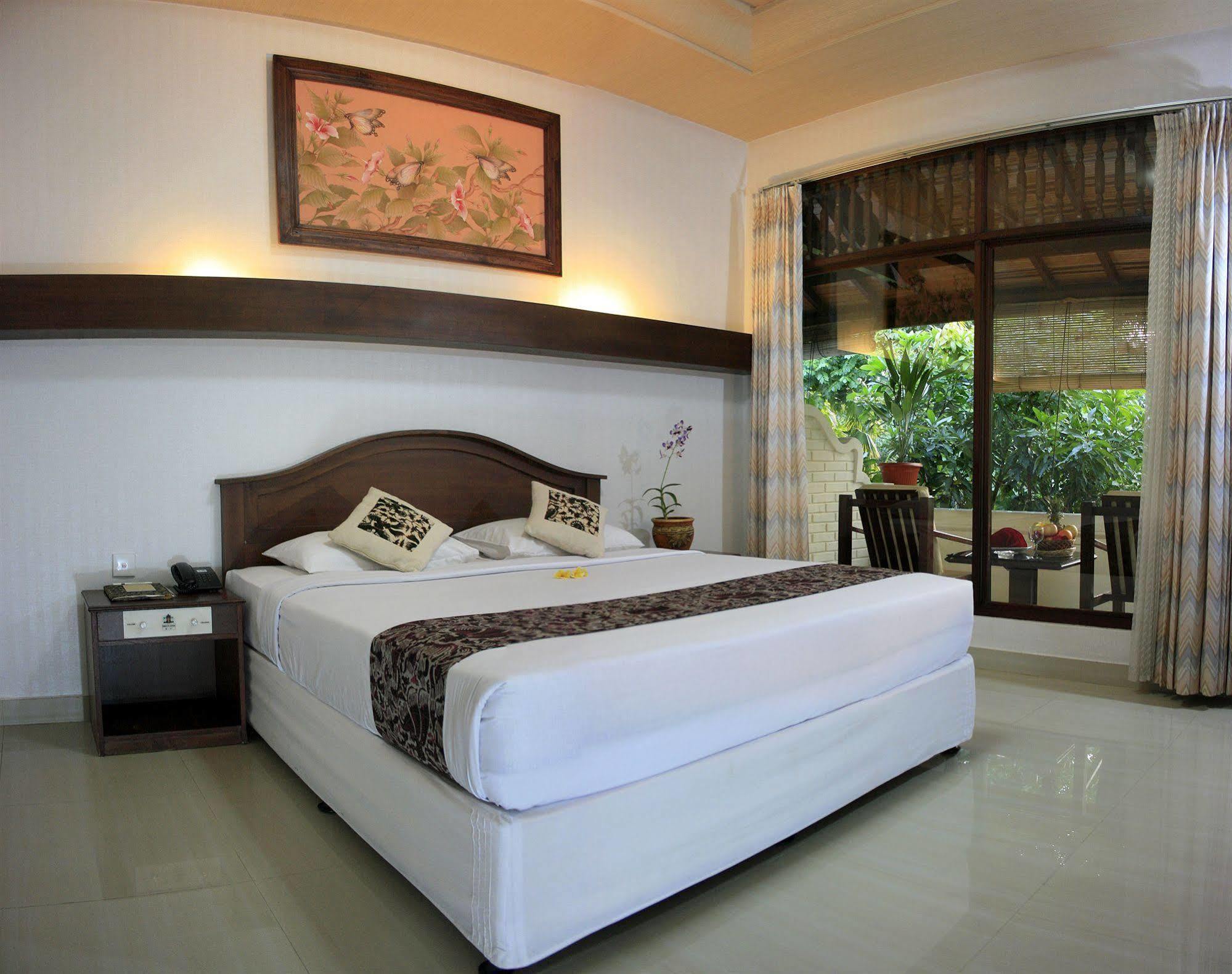 होटल The Taman Ayu 4*